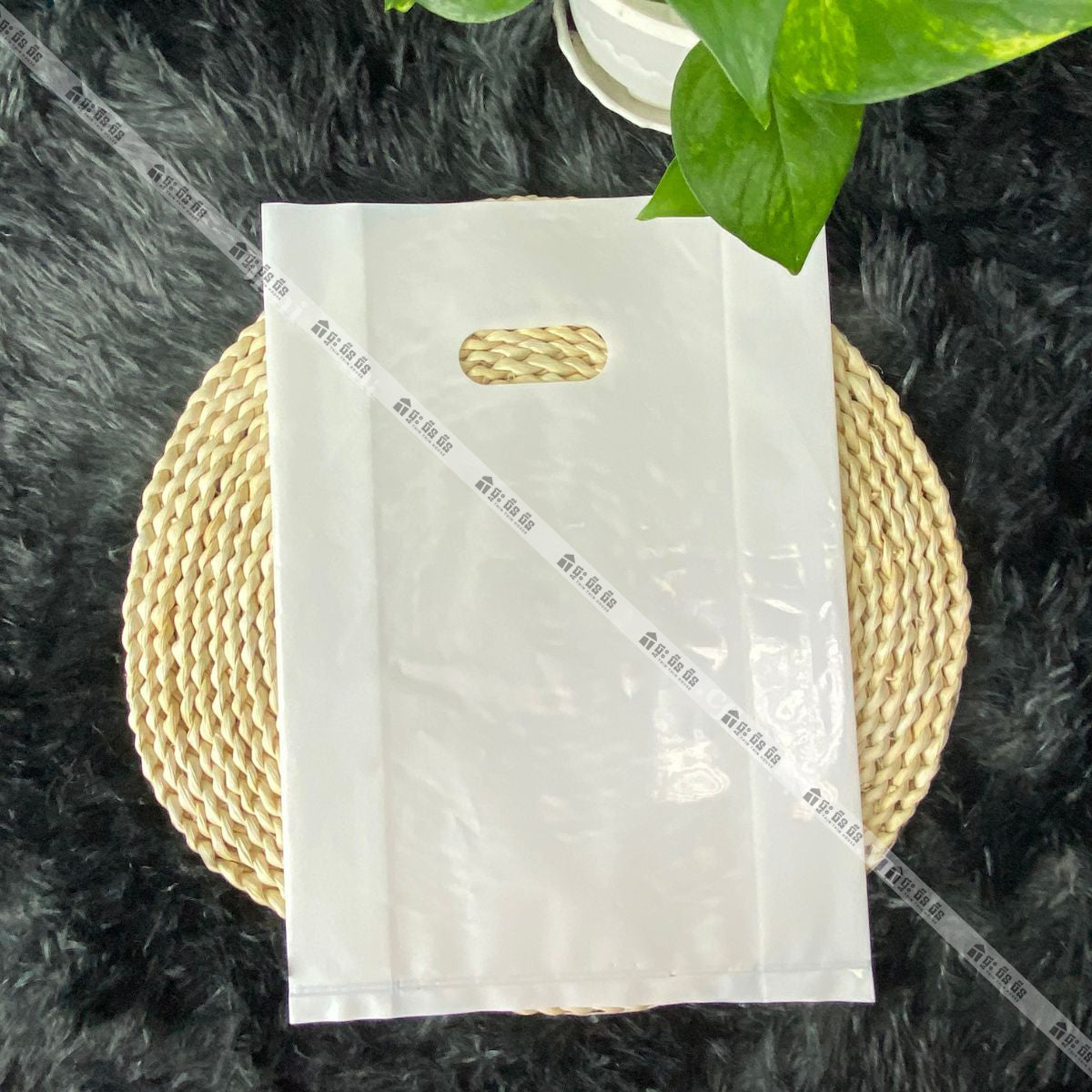 ថង់រលោងដៃកណ្ដាល